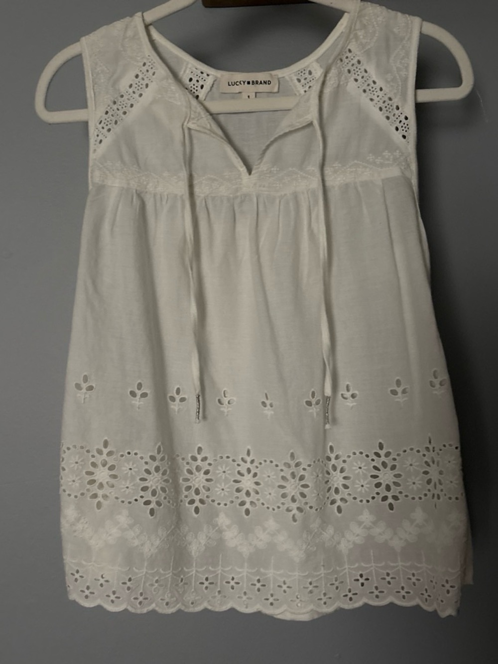 Lucky Brand White Sleeveless Eyelet Tie-Front Camisole